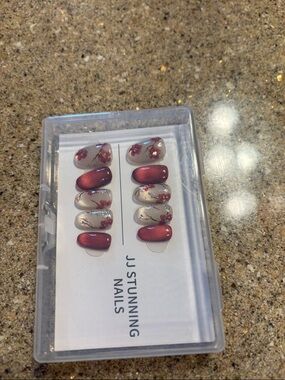 Red Floral Press-On Set